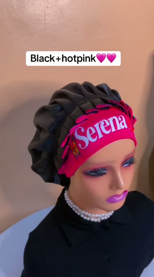 Bonnet embroidered with the name Serena
